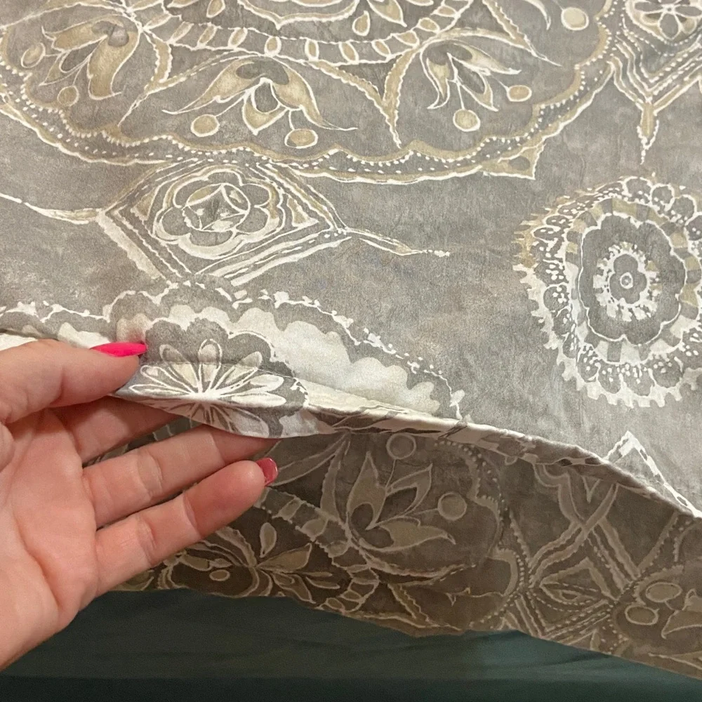 Like new Pottery Barn Jacquelyn Medallion Organic Sateen Duvet Cover & shams